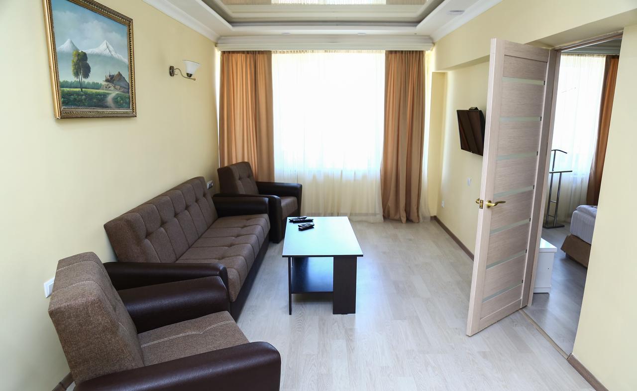 Goris Hotel Bagian luar foto